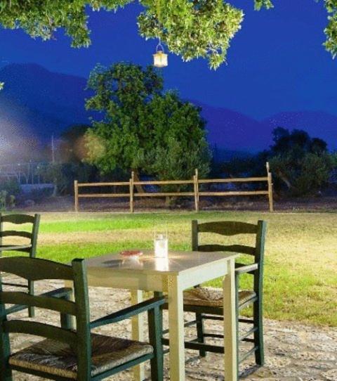 Vlyhada Guesthouse Pírgos Dhiroú Bagian luar foto