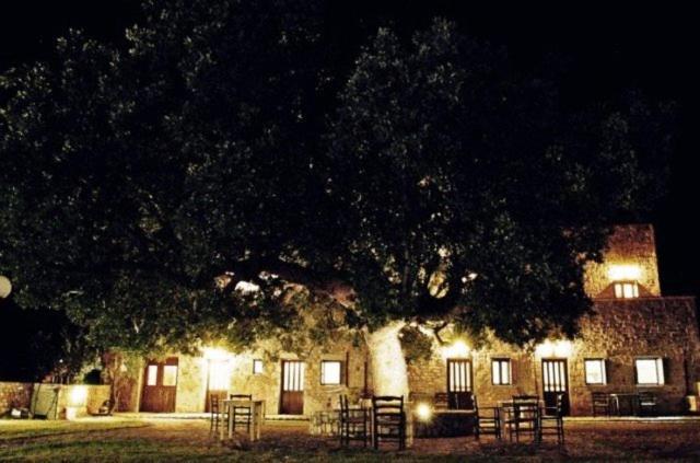 Vlyhada Guesthouse Pírgos Dhiroú Bagian luar foto