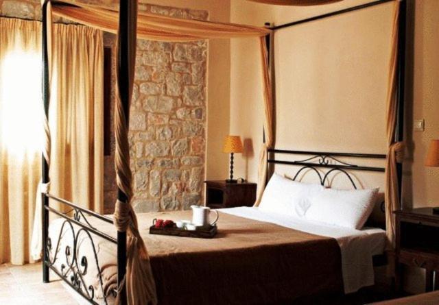 Vlyhada Guesthouse Pírgos Dhiroú Bagian luar foto