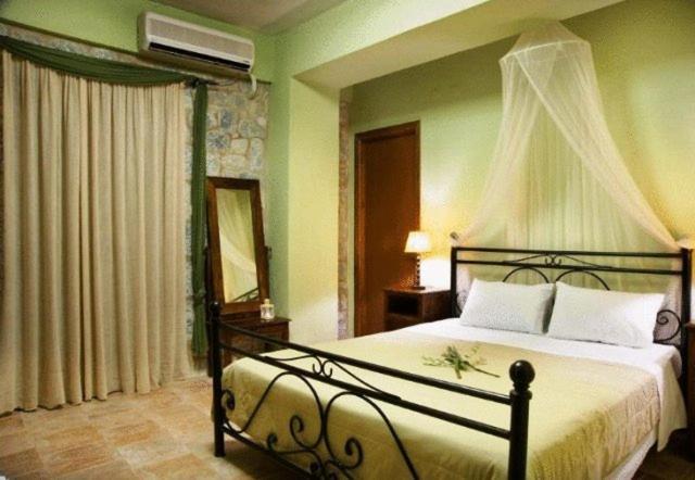 Vlyhada Guesthouse Pírgos Dhiroú Ruang foto